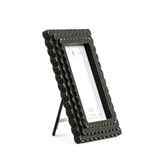 Black 4x6 Photo Frame With Elegant Wood Scallop Edge That Steals Hearts