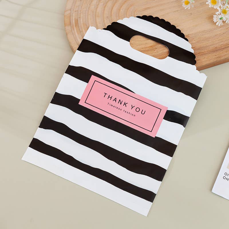 50pcs, 4 Styles Stripe Heart Smile wavy handle PVC gift bag