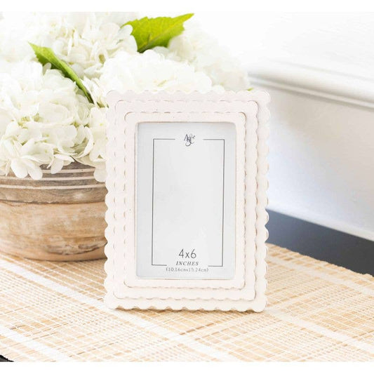 Playful White Wood Scallop Photo Frame For 4x6 Memories With Southern Charm